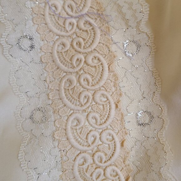 Vintage Satin & Lace Cream Cape - Picture 5 of 8
